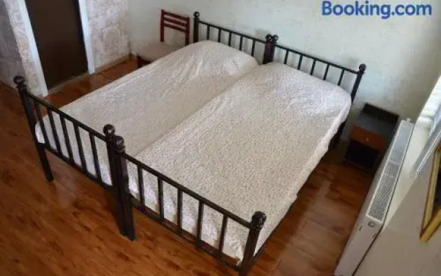 TJ Guest House