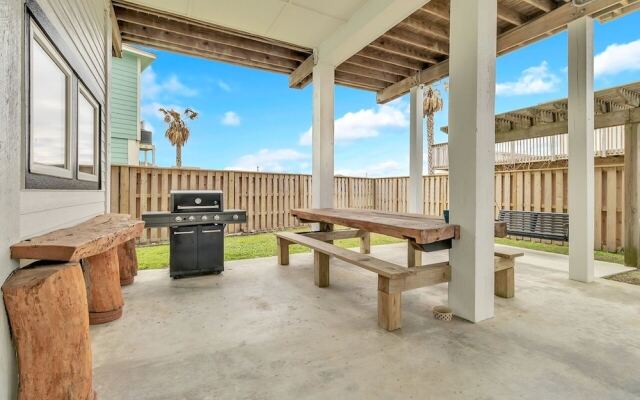 The Sandcastle 4 Bedroom Home by RedAwning