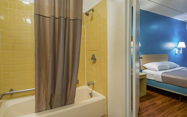 Motel 6 Knoxville, TN - North