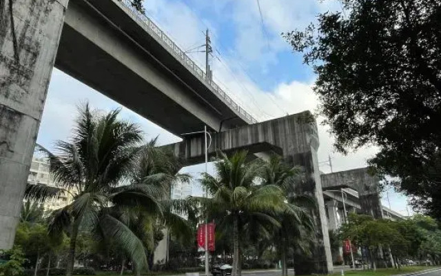 Haikou Muyue Intelligent Hotel (Wuyue Plaza High-speed Railway East Station)