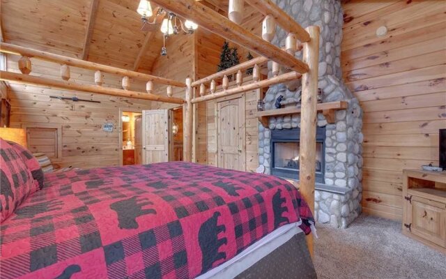 Bear Paws - Two Bedroom Cabin