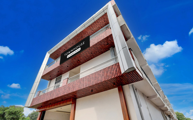 Super Townhouse Sarai Metro Station Formerly Palla