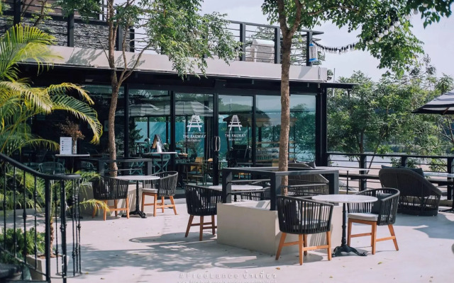 Natee The Riverfront Hotel Kanchanaburi