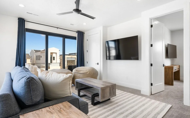 The Dugout 8 Bedroom Home