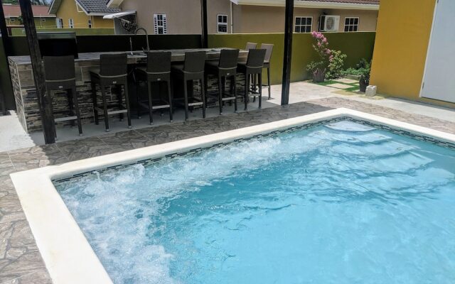 Zade's Vacation Home with Spa Pool & BBQ