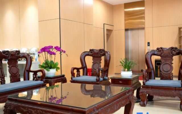 Renhe Hotel (Panzhihua Renhe Square High-speed Railway Station)