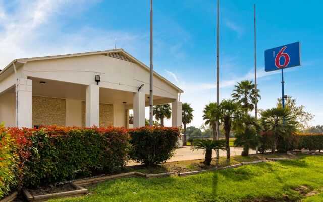 Scottish Inn & Suites