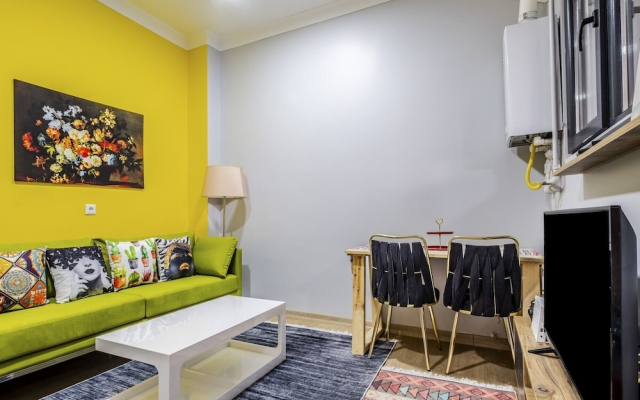 Centrally Located Flat With Balcony In Uskudar