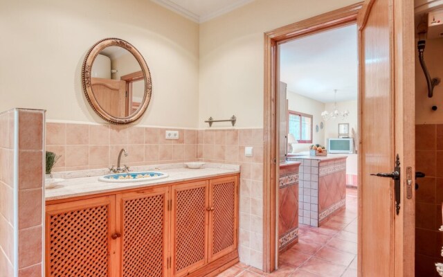 Scenic Villa in Ojen with Private Swimming Pool