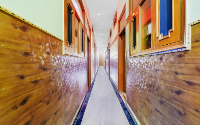 OYO 87525 Hotel Green