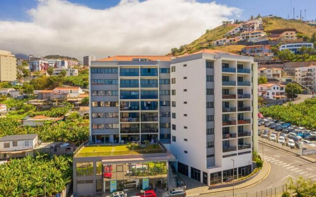 5 bedrooms in Privileged area with Ocean View