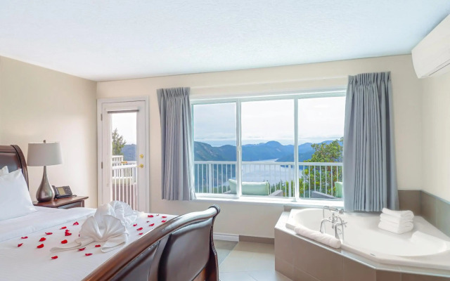 Villa Eyrie Resort