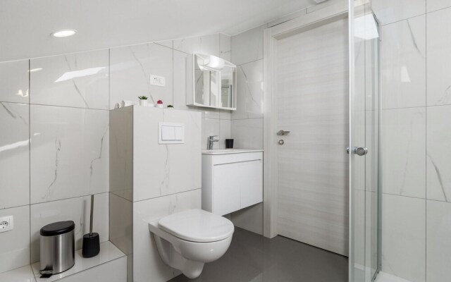 Awesome Apartment in Pobri With 4 Bedrooms, Wifi and Jacuzzi