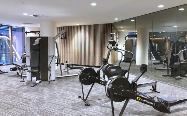Pride Docklands Waterfront Apartment City View