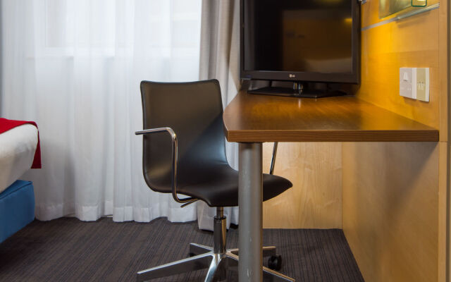 Holiday Inn Express Warwick - Stratford-upon-Avon, an IHG Hotel