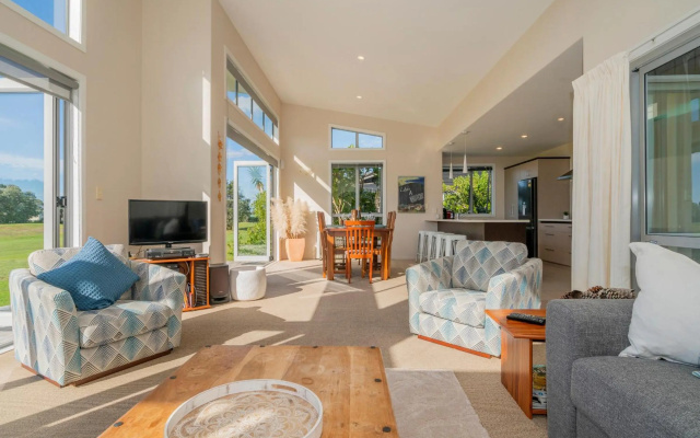 Golfers and Beach Lovers Dream - Matarangi Holiday House – Guest Rooms – Matarangi