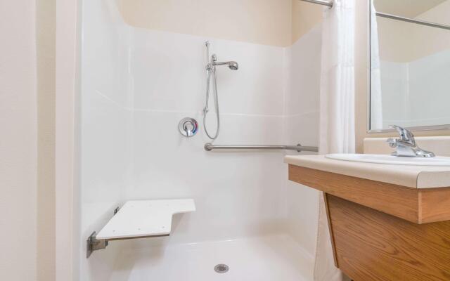 Days Inn & Suites by Wyndham Rochester Mayo Clinic South