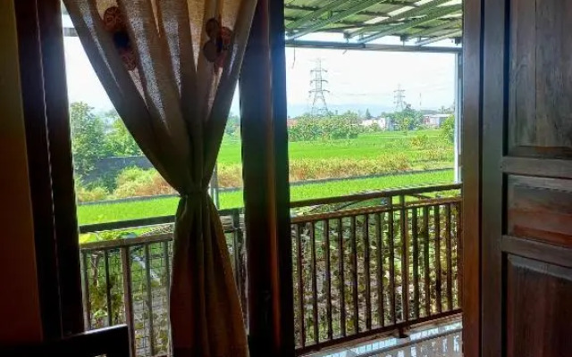 RedDoorz near Desa Wisata Kasongan