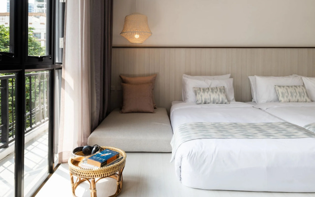 Warm Window Silom - Hostel