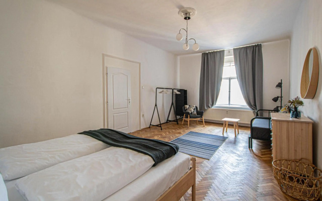 Super Central Billiard and Darts Big Apartment