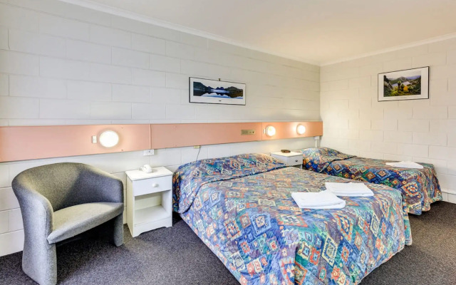 Martin Cash Motel