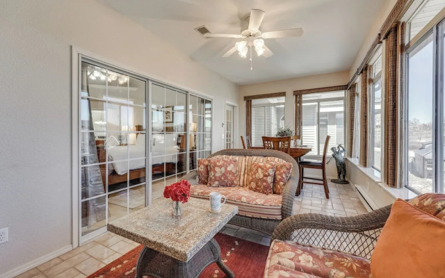 Walk to Branson Strip: Inviting Condo!