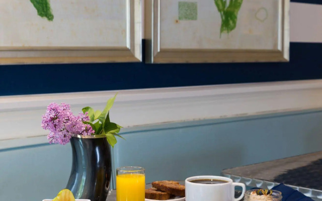 76 Main Ink Press Hotel