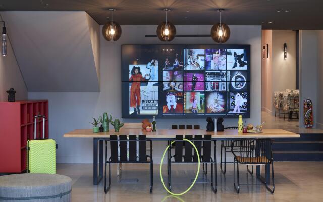Moxy Athens City