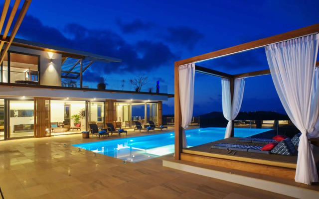 Luxury Villa Crystal Blue