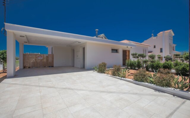 "protaras Holiday Villa Kg81 Private 3 Bedroom Villa With Pool"