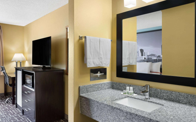 Super 8 by Wyndham Dyersville near Field of Dreams