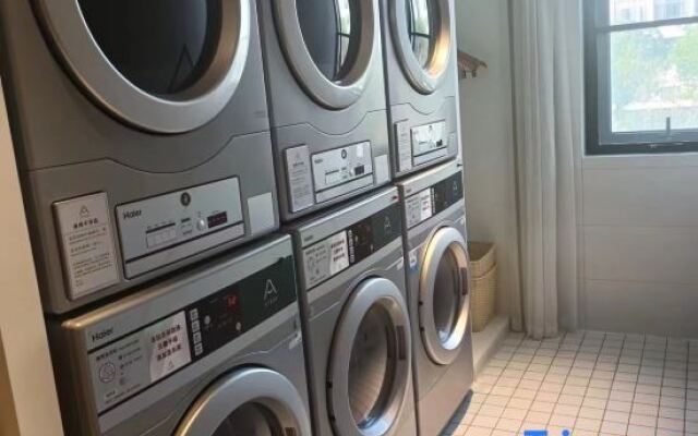 SK Simple Luxury Hotel (Shanghai Xujiahui Gymnasium Subway Station)