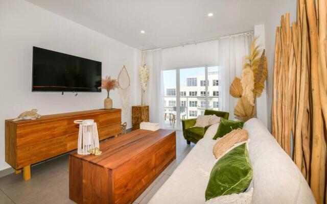 *NEW* 2Bd 2Bath APT with Ocean View, Pool, Gym