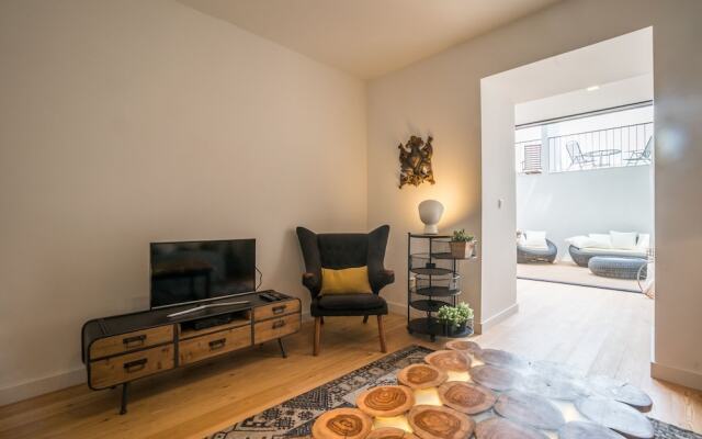 Gulbenkian 2 bedroom with Private Garden