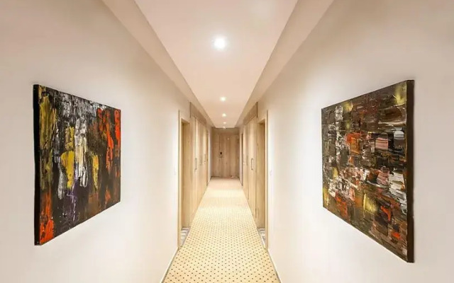 Hotel Limewood Residency