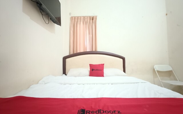 RedDoorz Syariah near Rumah Sakit Umum Wisata UIT
