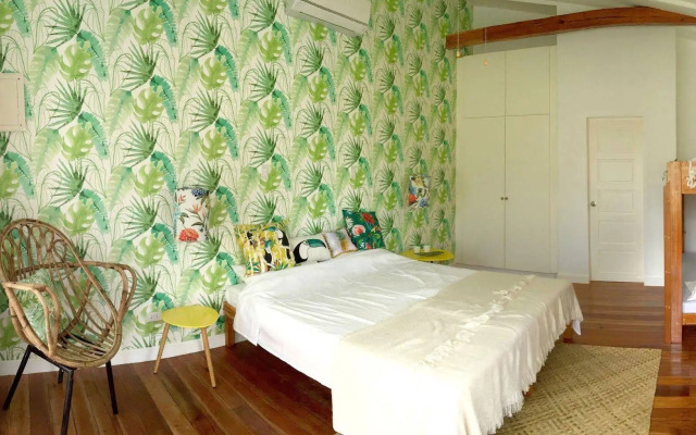 Sandingan Island Resort