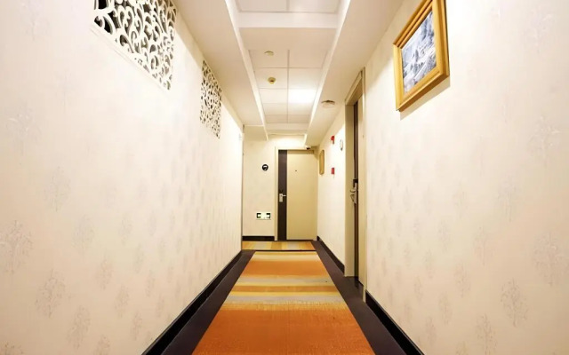 Shell Hotel Shanghai Expo Changqing Road Metro Station