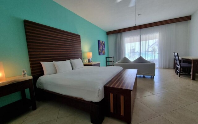 Casa del Puerto by MIJ - Beachfront Hotel
