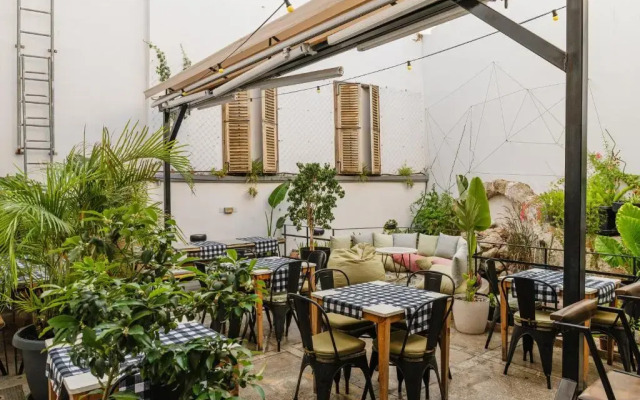 Djumba Hotel & Cafe