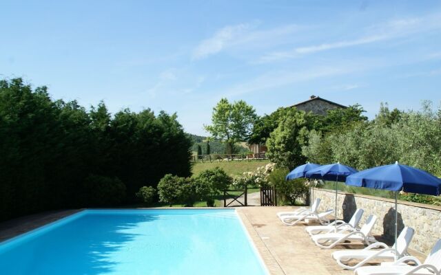 Cosy Apartment With Communal Pool and Stunning Views