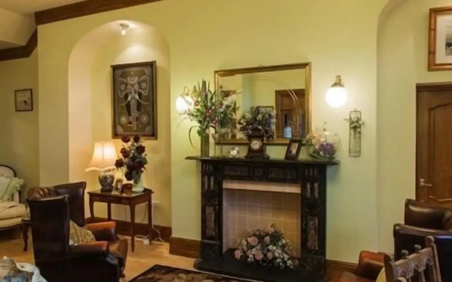 Little Red Rooster Rest and Spa