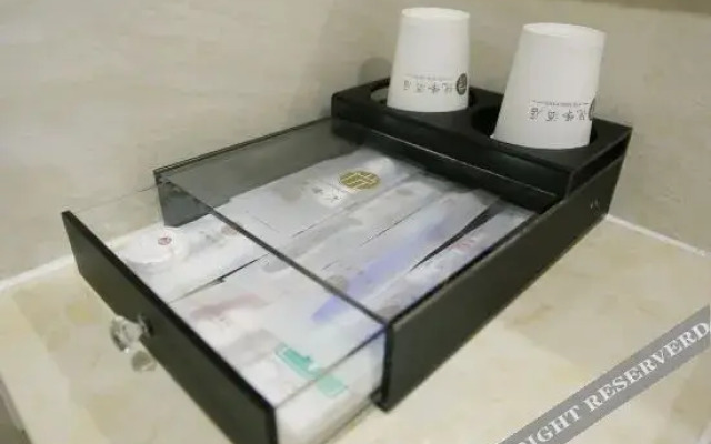 Yuefeng Hotel (Yangjiang Bus Terminal, Wal-Mart)