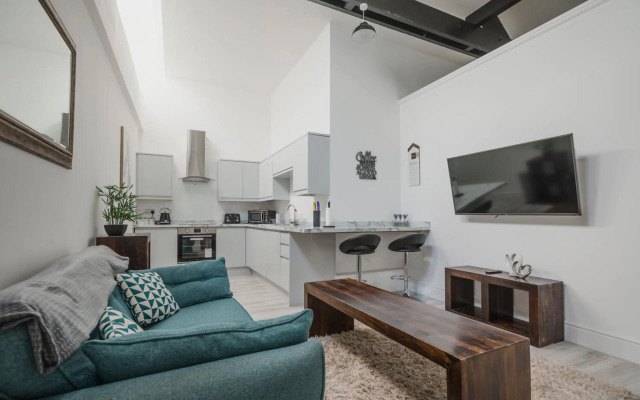 Hullidays-Theatre Hideout Apartment