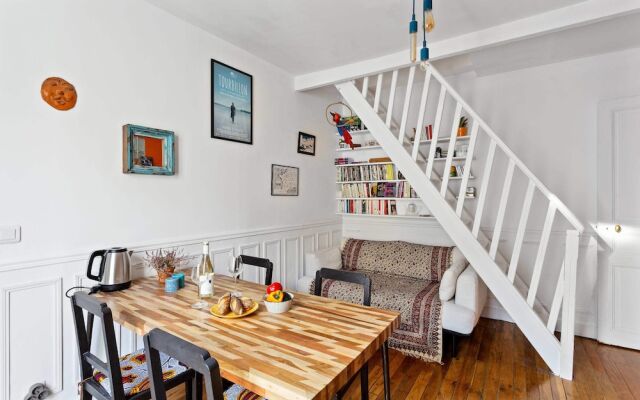 Spacious and Bright Duplex Located in the 19th