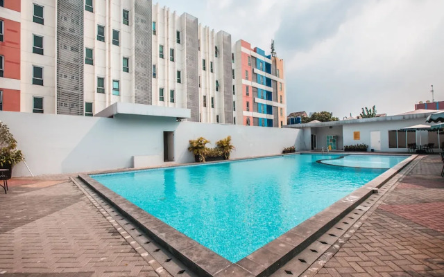 OYO Flagship 1170 The Habitat Karawaci