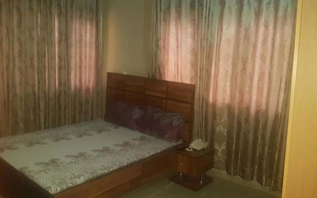 Momak 6 Hotel & Suites