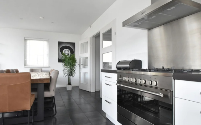 Modern Villa in Harderwijk with Hot Tub