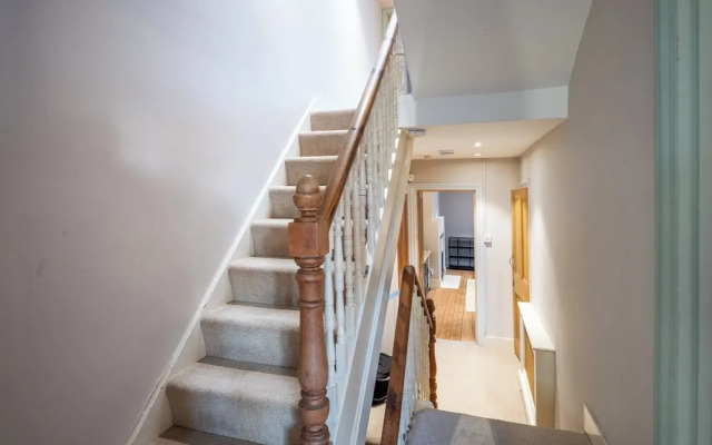 VESTO Three Bedroom Apartment in Clapham