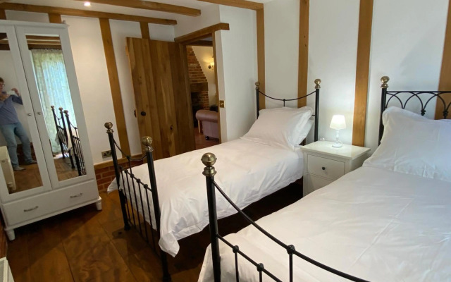 Brundish, Suffolk Barn, 2 Bed Idyllic 6 Acres